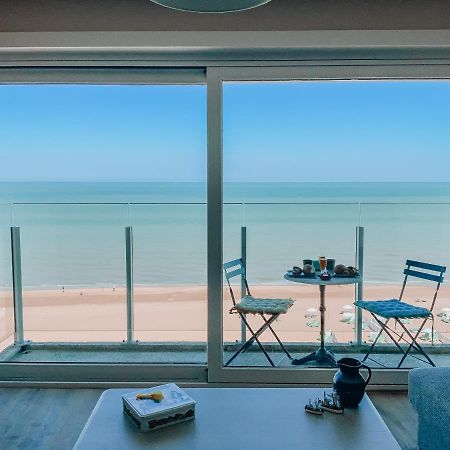 Genieten aan de Belgische kust met zalig zeezicht De Haan Buitenkant foto