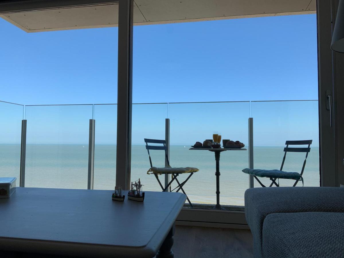Genieten aan de Belgische kust met zalig zeezicht De Haan Buitenkant foto