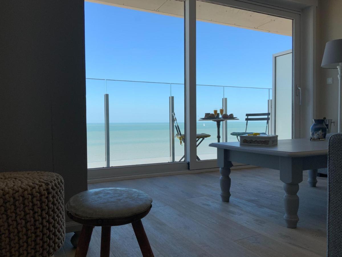 Genieten aan de Belgische kust met zalig zeezicht De Haan Buitenkant foto