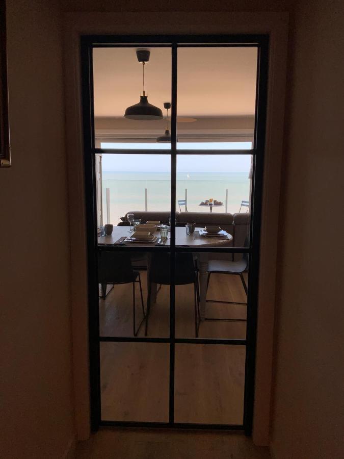 Genieten aan de Belgische kust met zalig zeezicht De Haan Buitenkant foto